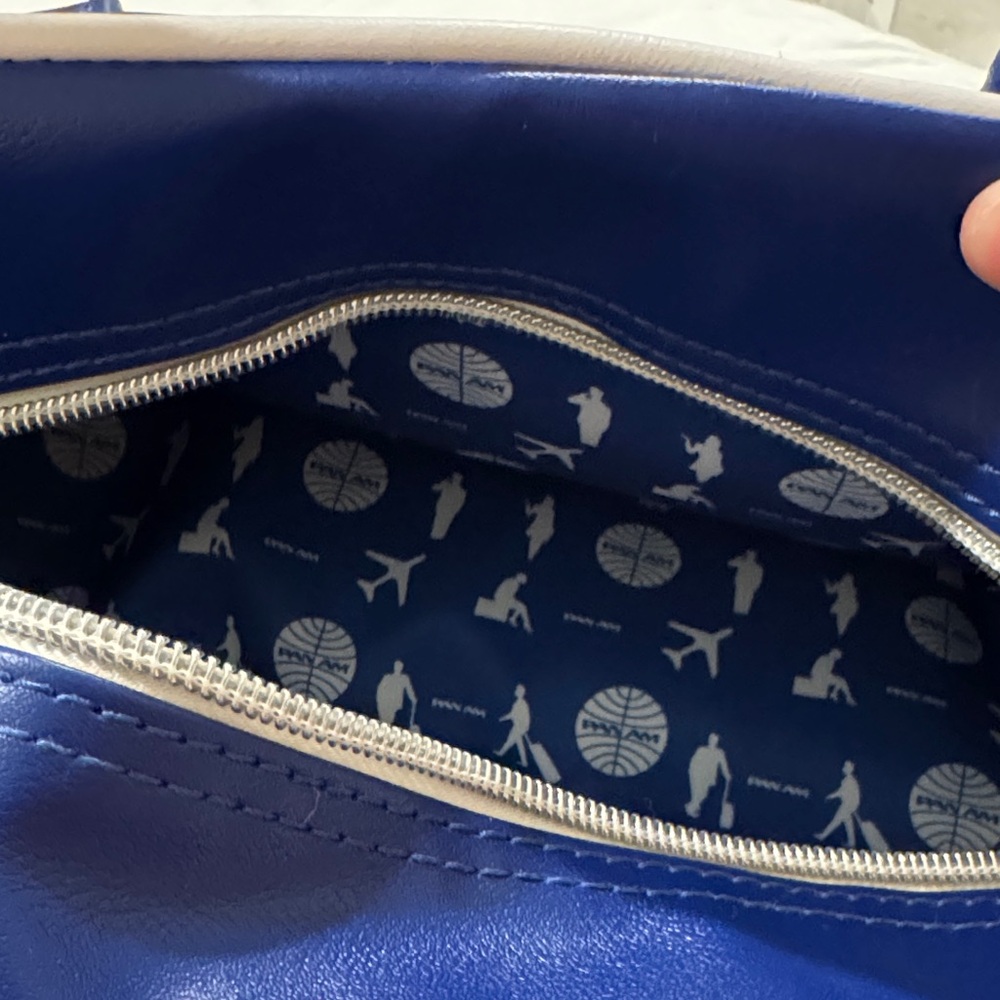 PAM AM BLUE AND WHITE COLLECTIBLE SHOULDER BAG - Picture 3 of 5